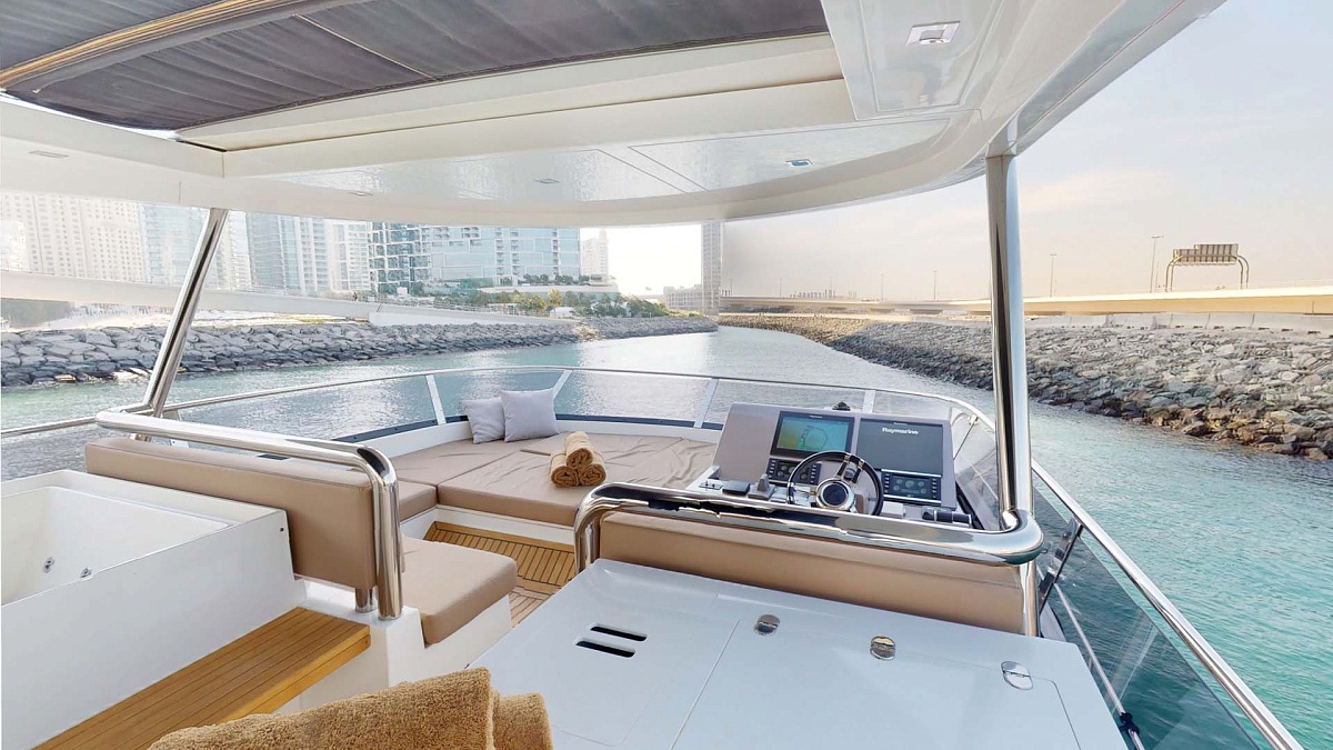 Аренда моторной яхты Galeon 780 Crystal в Дубае - ОАЭ